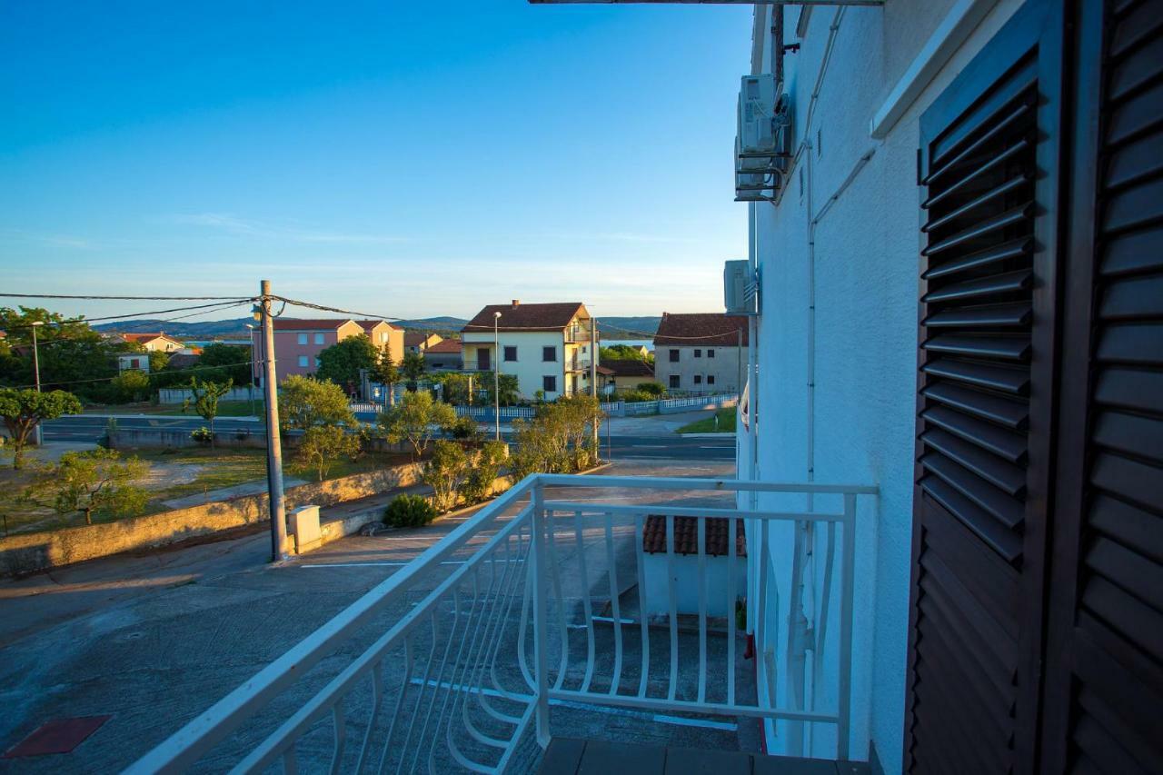 Lanterna Rooms Turanj Exterior foto