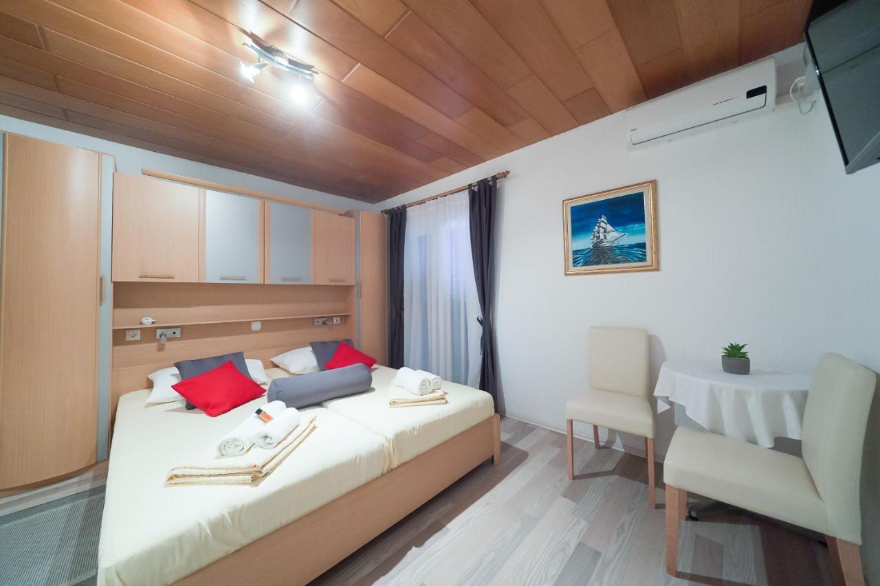Lanterna Rooms Turanj Exterior foto