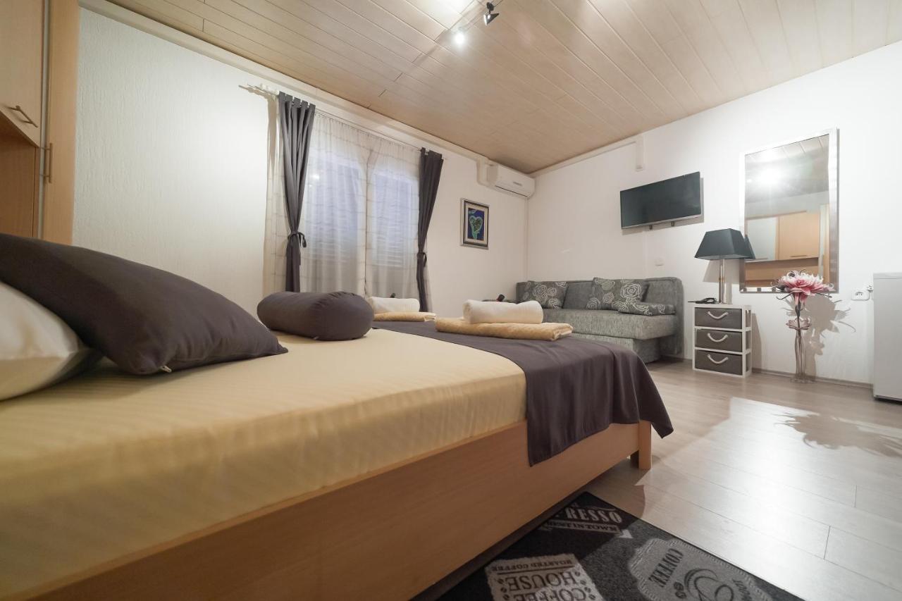 Lanterna Rooms Turanj Exterior foto
