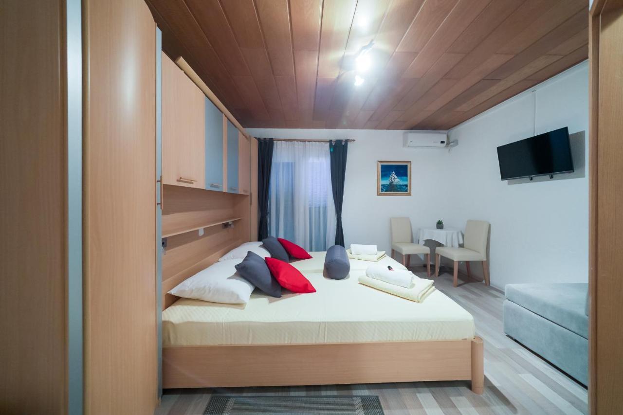 Lanterna Rooms Turanj Exterior foto