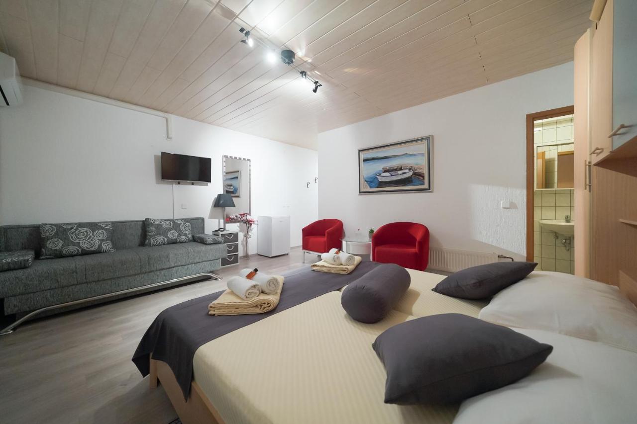 Lanterna Rooms Turanj Exterior foto
